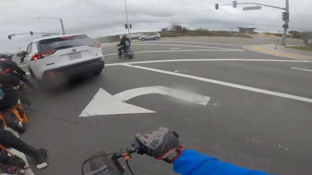Cops Chase MINIBIKES Down Pacific Coast Highway ( MUST WATCH!! ) смотреть онлайн