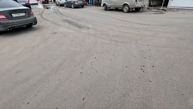 КРАСНОДАР, ОПТОВЫЙ РЫНОК НА ул. УРАЛЬСКОЙ. 25.03.23. Разговор с фермером о цене клубники в России.