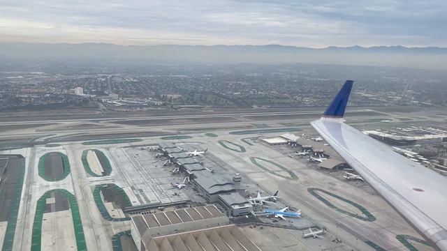 United Express Mitsubishi CRJ-200 takeoff from LAX 12/22/21 смотреть онлайн