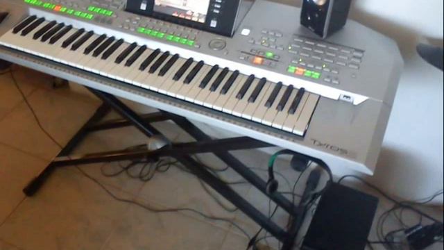 Desperado "Szomorú alkalom" Yamaha Tyros 2 смотреть онлайн