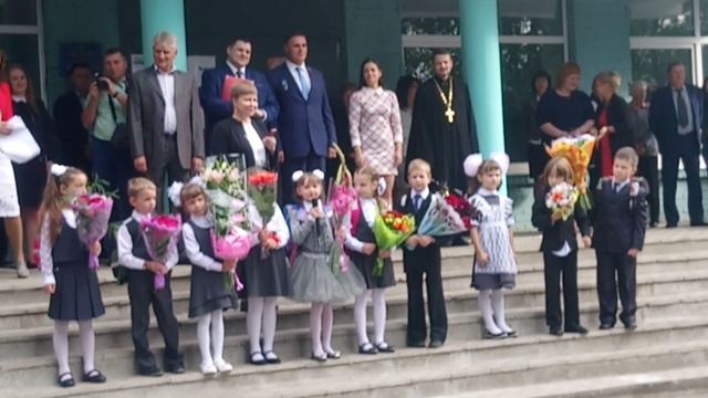 Первоклашки читают стихи на 1 сентября смотреть онлайн