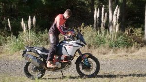 Уроки Криса Берча на турэндуро. Часть 1. Настройка мотоцикла, положение тела и ступней.