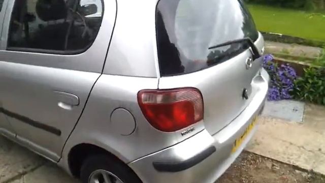 FOR SALE Toyota Yaris CDX 1999 Silver 5dr Hatchback 1.3L £1,800 Kingston, London смотреть онлайн