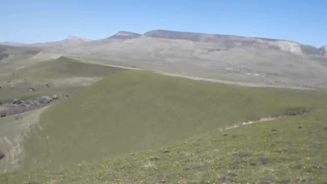 спустился с холма,а их там.......................... смотреть онлайн