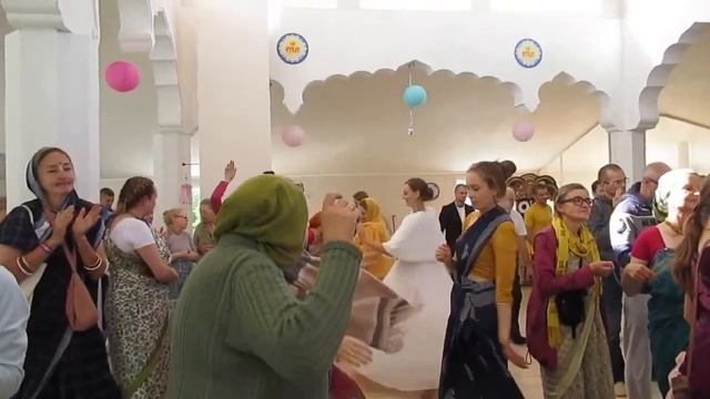 Экскурс по святым местам,в храме"Пять Истин",пушпа, киртан, качели для Радха Говинды ОМск 13.09.21 смотреть онлайн