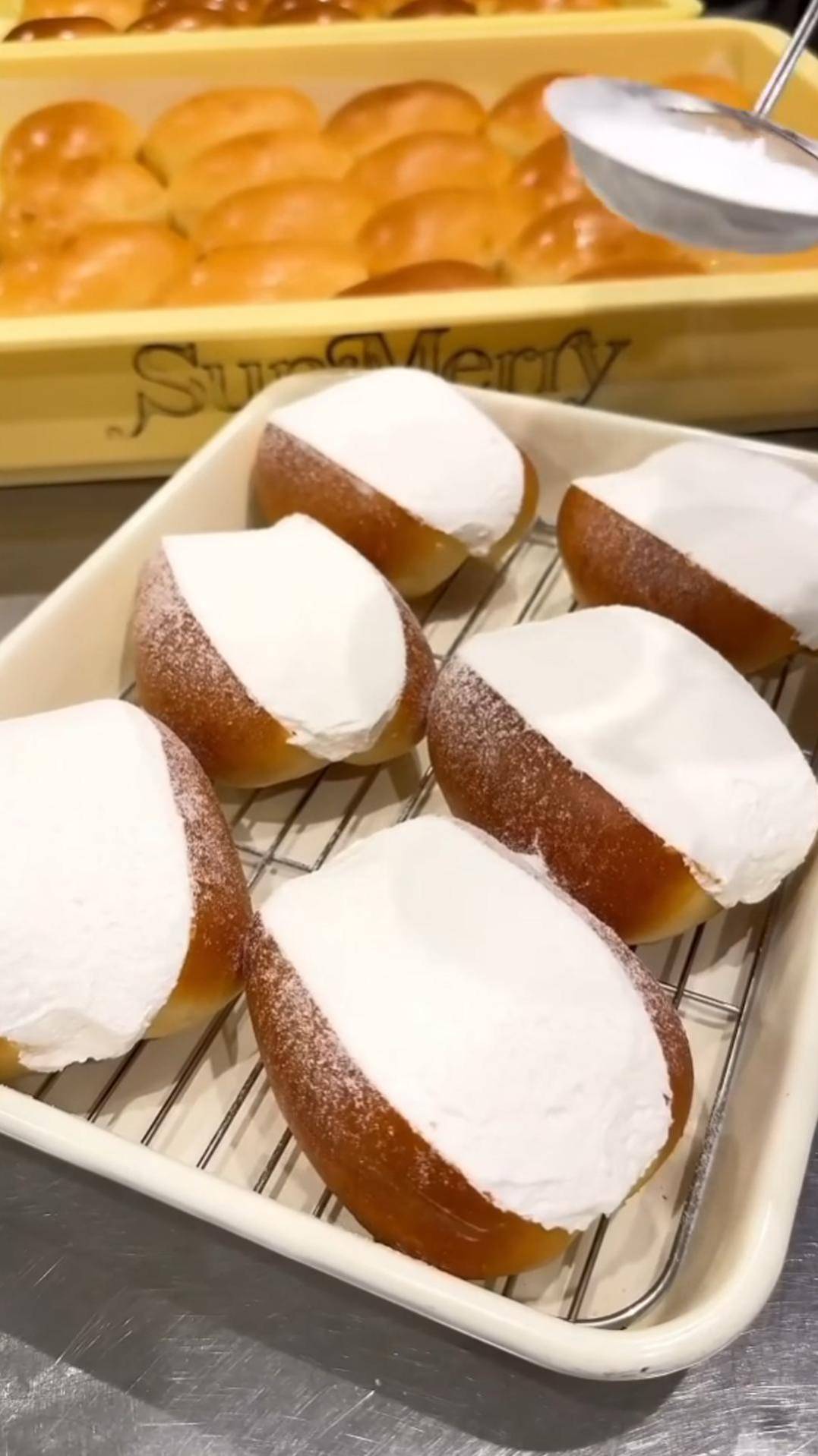 Булочки с КРЕМОМ #shorts #булочки #крем смотреть онлайн