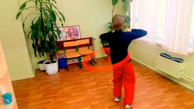 Танцуем на переменах. Танцы с обручем. Крутая юла. смотреть онлайн