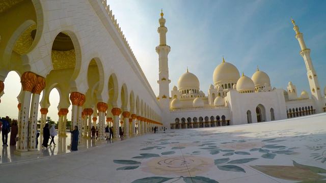 Sheikh Zayed Mosque in Abu Dhabi [CC] смотреть онлайн