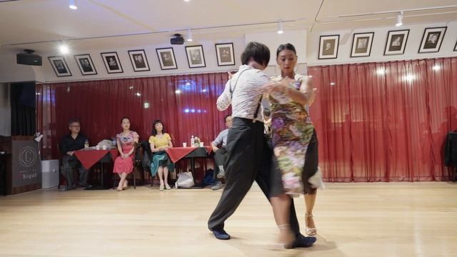 EXPRESS Chiqué with Tzu-Han & Kyoko - 3/5 | Cielo Rojo #tzuhanykyoko #アルゼンチンタンゴ смотреть онлайн