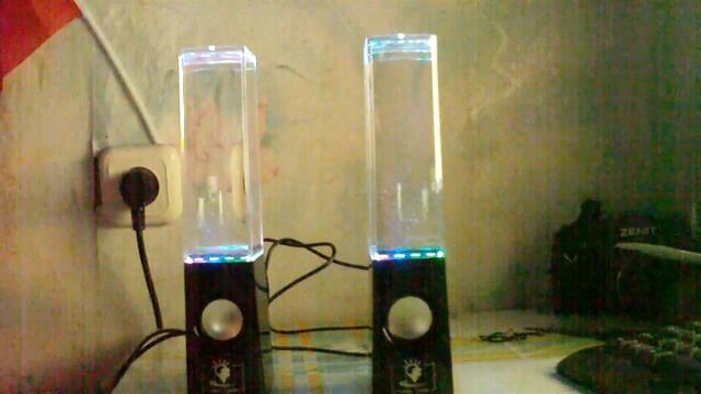 Колонки-фонтанчики Dancing speakers смотреть онлайн