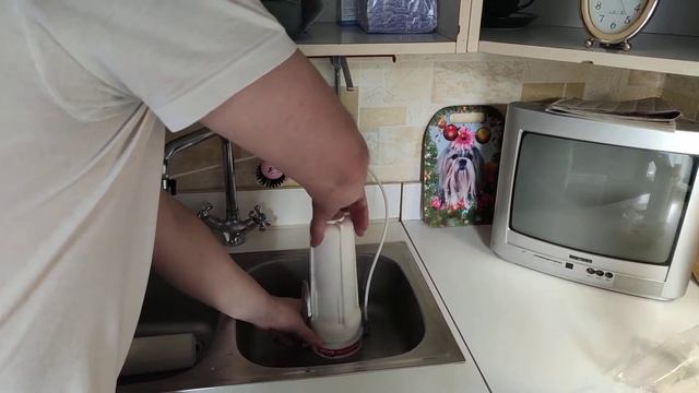 Как правильно установить картридж очистки воды. Фирма "Бриз". смотреть онлайн