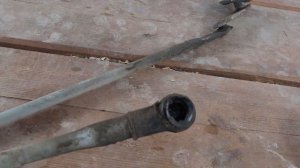 Ремонт дворников Pajero 2. Откручиваю гайку при помощи строительного фена