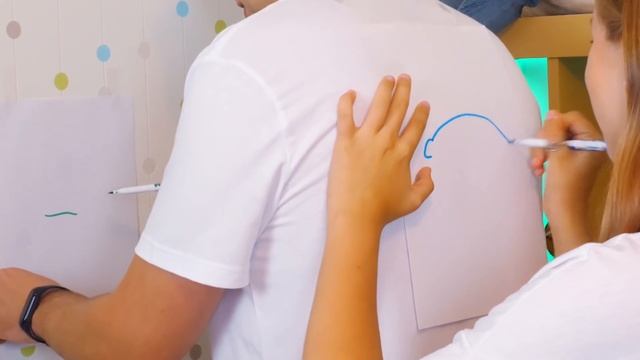 НАРИСУЙ НА СПИНЕ челлендж! смотреть онлайн