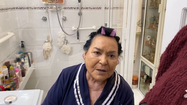 CARMEN SALINAS EN SESIÓN DE MAQUILLAJE, FOTOGRAFIA Y PEINADOS