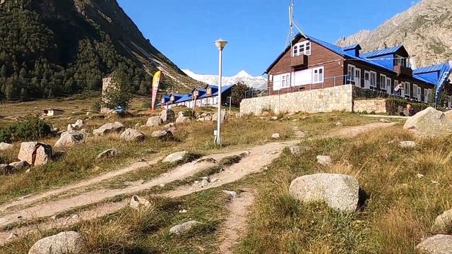 Отдых на Кавказе. Самая крутая гора Европы! Большое путешествие по Кавказу. Ч - 2. Лагерь Безенги. смотреть онлайн