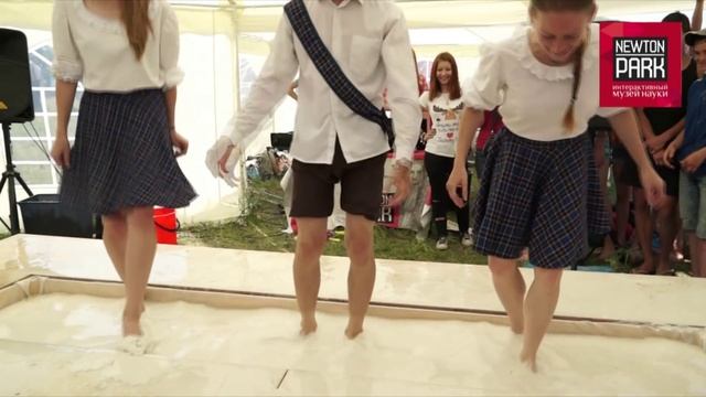 Неньютоновская жидкость от" Ньютон Парка" на фестивале Зеленый смотреть онлайн