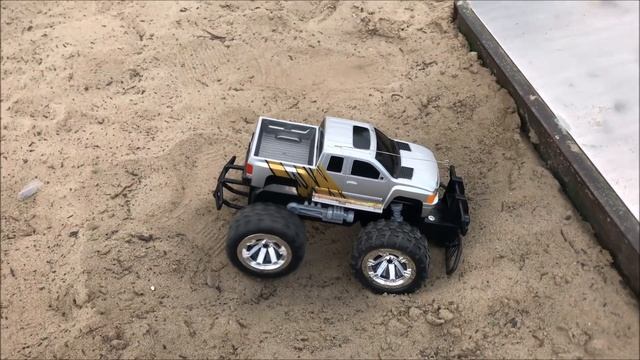 Машинка на пульте управления, испытания для машинки на пульте управления, радиоуправляемый джип. смотреть онлайн
