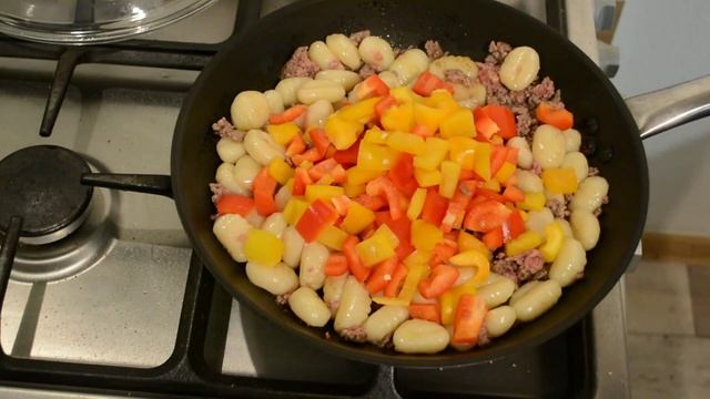 GNOCCHI - Mix - Pfanne; Gnocchi; Rinderhackfleisch, Paprika, Champions смотреть онлайн