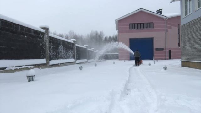 Снегоуборщик Хускварна ST224 ( очень удобная штука зимой, рекомендую) смотреть онлайн