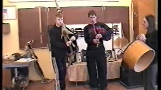 Год 2004. волынки "с ножным приводом":) смотреть онлайн