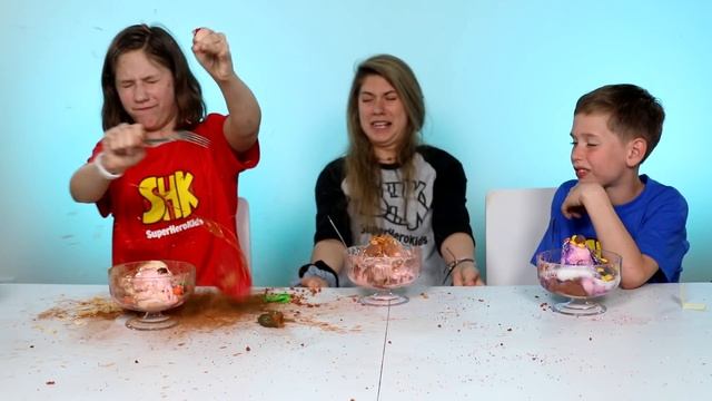 Don't Pop The Wrong Mystery BALLOON ICE CREAM Challenge! смотреть онлайн