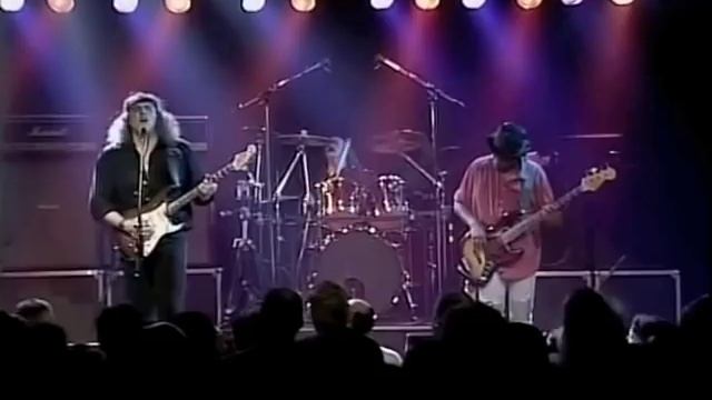 Julian Sas - A Light in the Dark смотреть онлайн