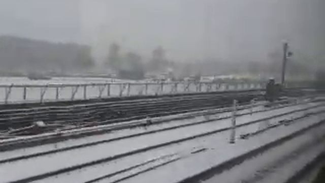 В окно московского метро видно третий путь etc. смотреть онлайн