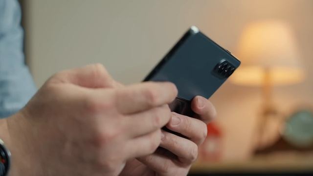Обзор Samsung Galaxy Fold 4 - лучший складной смартфон? смотреть онлайн