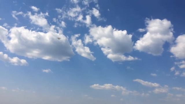 Полёт на RC Cessna 182 из потолочной плитки смотреть онлайн