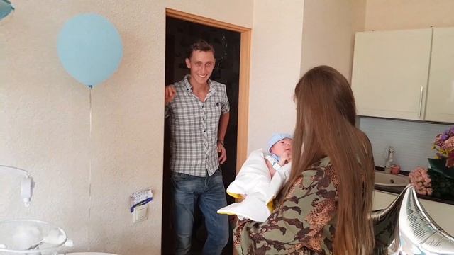 КРАСИВАЯ ВЫПИСКА из РОДДОМА / Украшение комнаты / ПОДАРКИ НОВОРОЖДЕННОМУ смотреть онлайн