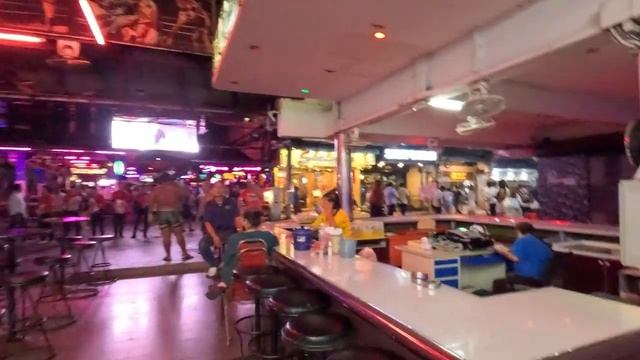 Nightlife in Pattaya: A Walk Along the Legendary Walking Street смотреть онлайн
