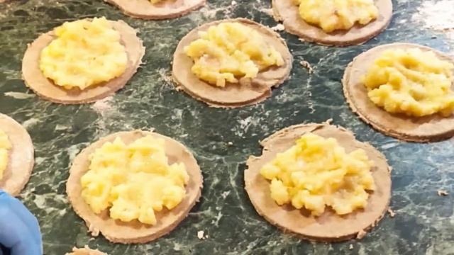 Невероятный мастер-класс по приготовленияю карельских калиток. Карелия Медвежка. смотреть онлайн