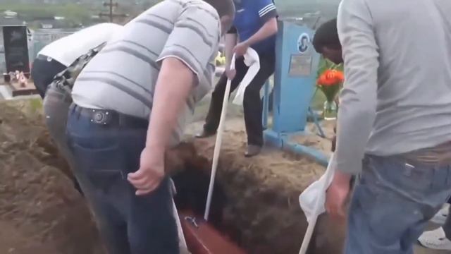 крутые похороны бабушки Оли смотреть онлайн