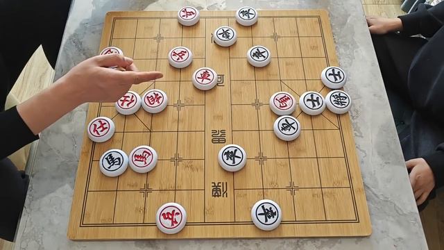 赢小朋友的红包，结果中了飞刀，半路把車丢了，实在是高！ смотреть онлайн