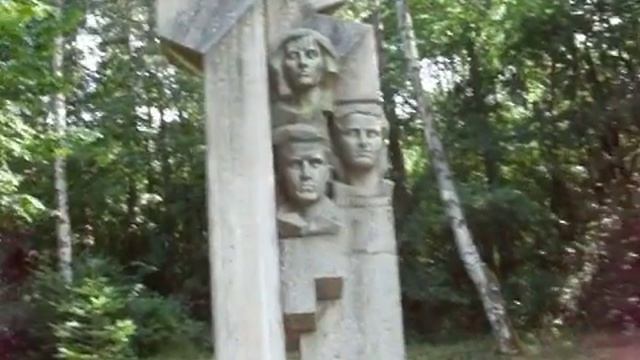 Болгария. Шумен. Памятник, на месте расстрела, царским правительством, болгарских комсомольцев. смотреть онлайн