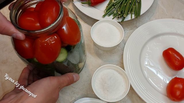Консервируем на зиму огурчики с помидорчиками