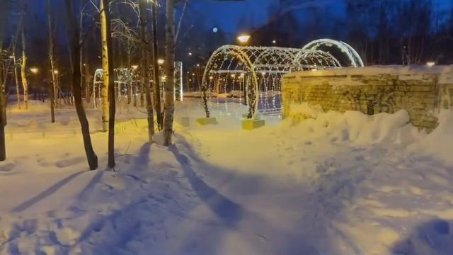 #СУРГУТ САМАЯ КРУТАЯ ЛОКАЦИЯ?БЕСПЛАТНЫЕ ГОРКИ И ЕЛКИ/ ПРОБУЕМ ЛИЧИ!/ МОЙ ЛУЧШИЙ ЗАВТРАК #каникулы смотреть онлайн
