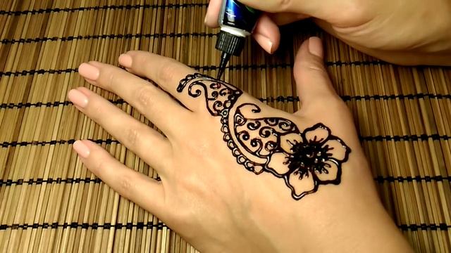 Мехенди (менди) на руке, роспись хной. Mehndi Henna. смотреть онлайн