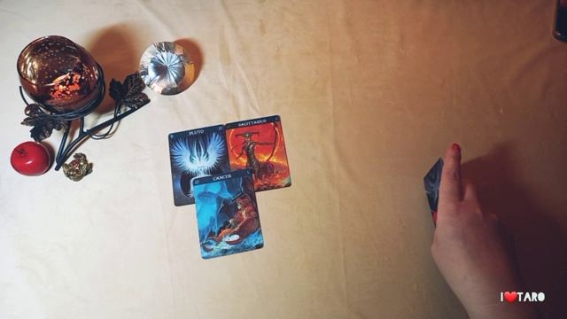 ПОЧЕМУ ОНА СЕБЯ ТАК ВЕДЁТ? ❣ | Таро для мужчин смотреть онлайн