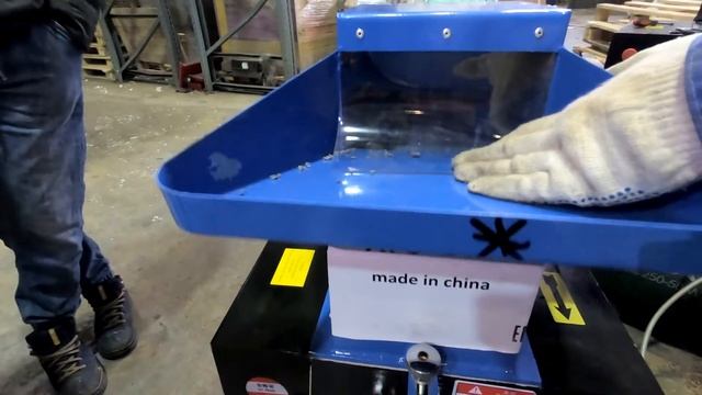 Запуск мини дробилки для пластика XFS-180 на полипропилене смотреть онлайн