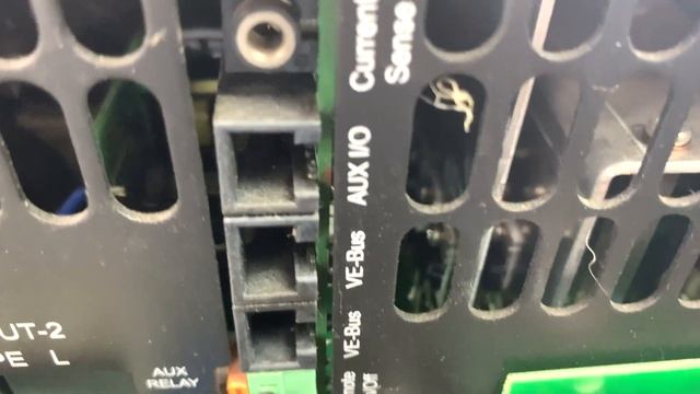 Taking a look Inside a Victron MultiGrid II 48v 3000va 30amp смотреть онлайн