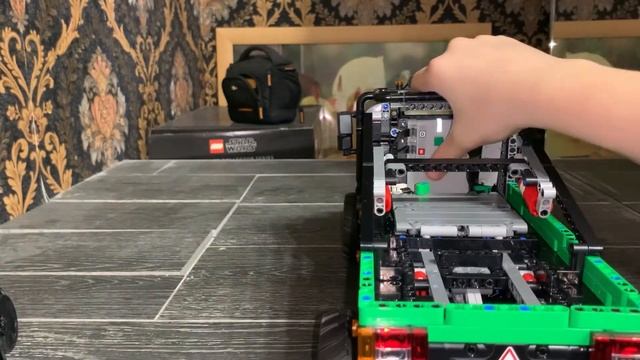 Lego technic 42129 Mercedes-Benz Zetros - review (Обзор на Лего техник 42129) смотреть онлайн