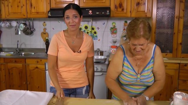 Homemade Gnocchi Recipe - Laura Vitale & Nonna - Laura in the Kitchen Episode 437 смотреть онлайн