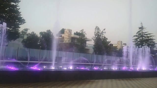 Цветные поющие фонтаны с эффектом огня.. смотреть онлайн