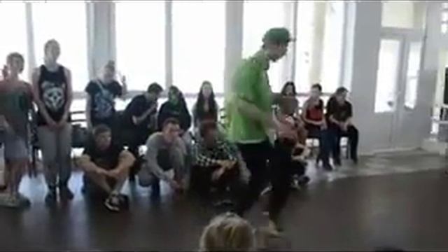 тренировка хип хоп. старая школа хип хопа HIP-HOP ШКОЛА А.Т.О.М. Dance в Севастополе. Соревнования смотреть онлайн