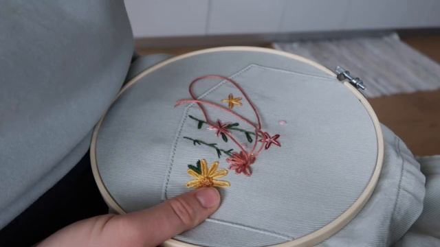 MODERN EMBROIDERY on Denim Jacket Pocket // easy DIY смотреть онлайн