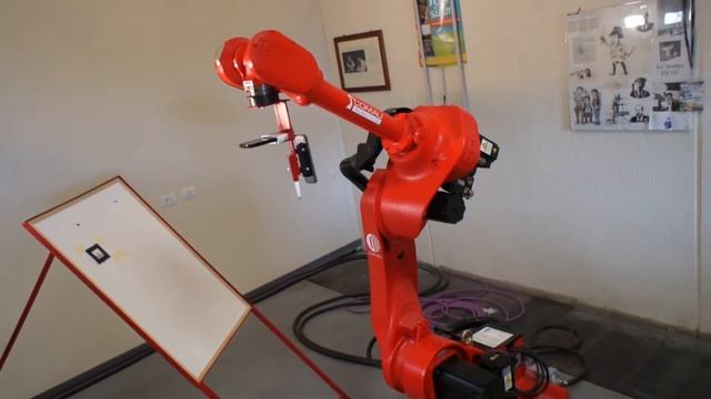 Robot Comau Augmented Reality Experiments смотреть онлайн