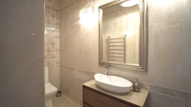 Дом с дизайнерской отделкой в КП Есенино: классический интерьер, панорамное остекление, второй свет смотреть онлайн