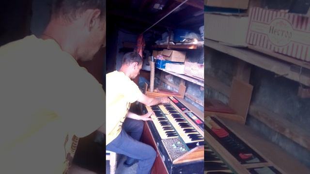 играю на старом советском синтезаторе смотреть онлайн