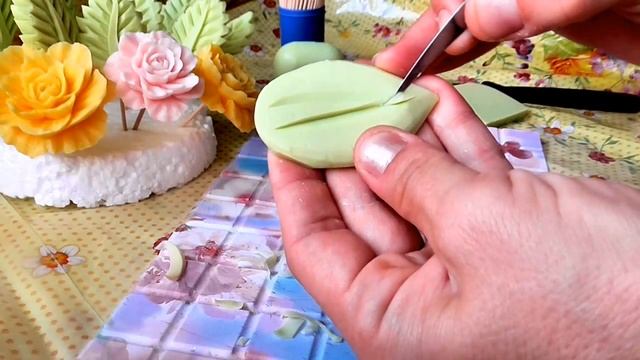 Вырезаем листочки из мыла. Заготовки для будующего букетика. Видео-урок №1. смотреть онлайн
